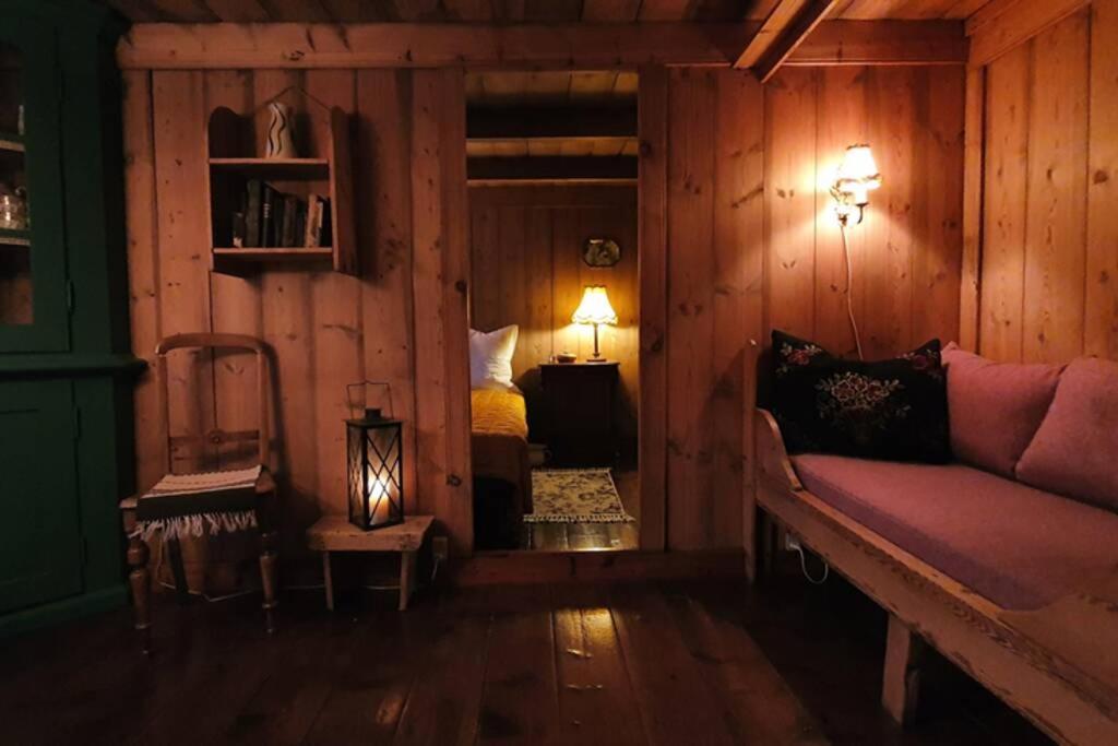 Charming And Authentic Heritage Retreat In Kvivik - Right Next To The River Exterior foto