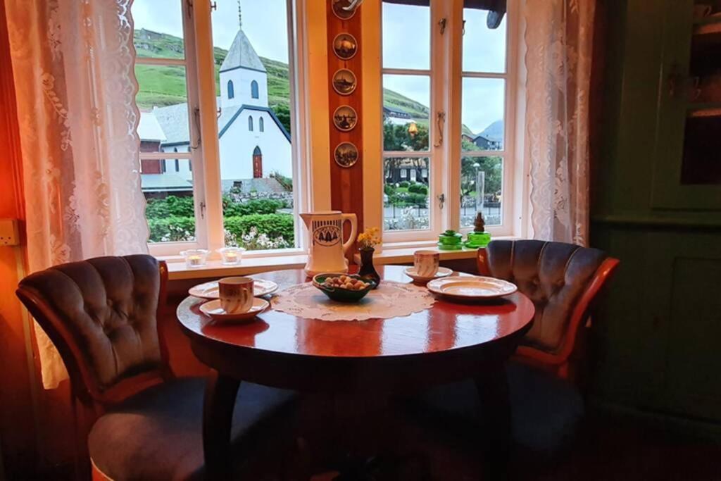 Charming And Authentic Heritage Retreat In Kvivik - Right Next To The River Exterior foto
