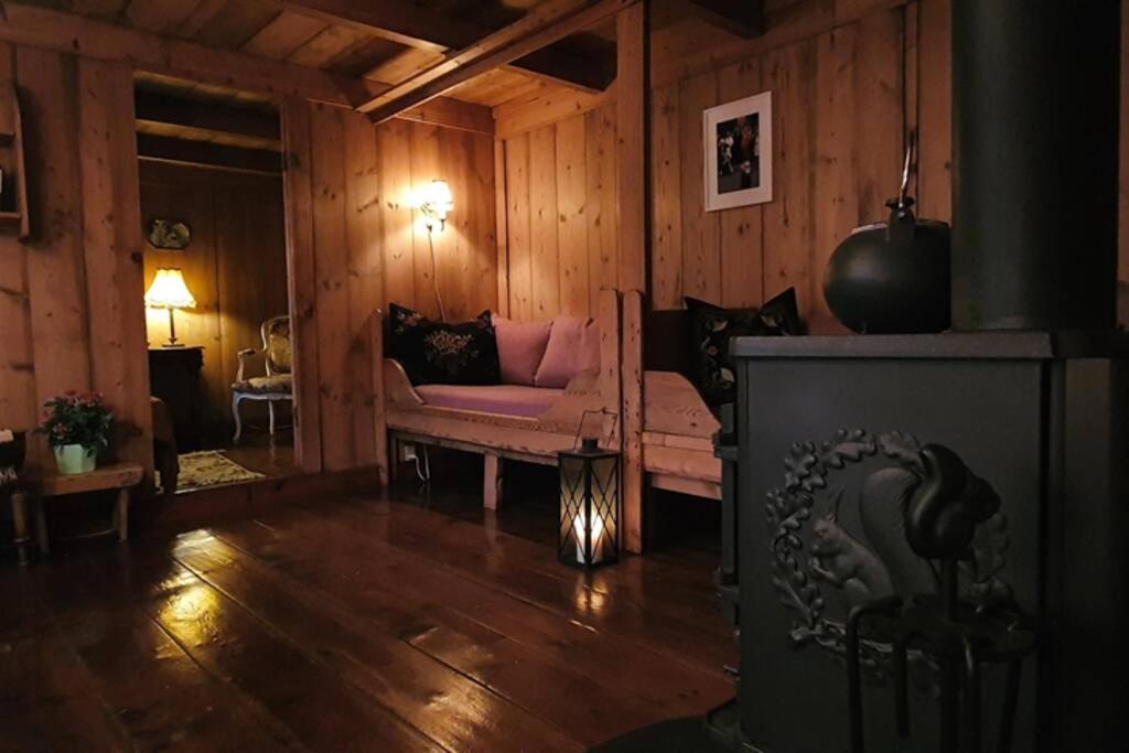 Charming And Authentic Heritage Retreat In Kvivik - Right Next To The River Exterior foto